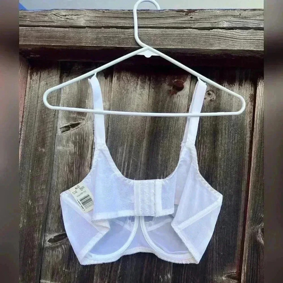 Vintage Bali Underwire Bra Made in US
Dead stock New With Tag - Picture 2 of 4
